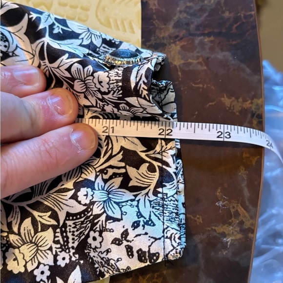 Vintage Floral Black and White Women's Top - Picture 9 of 10